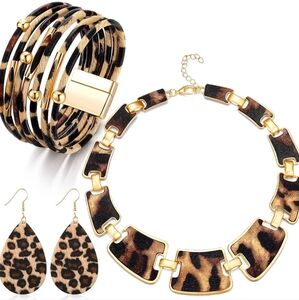 NWT - Stylish 3 piece leopard jewelry set
